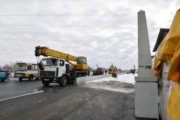 Реконструкция моста через Барнаулку на проспекте Ленина в Барнауле. 1 ноября 2016 года.