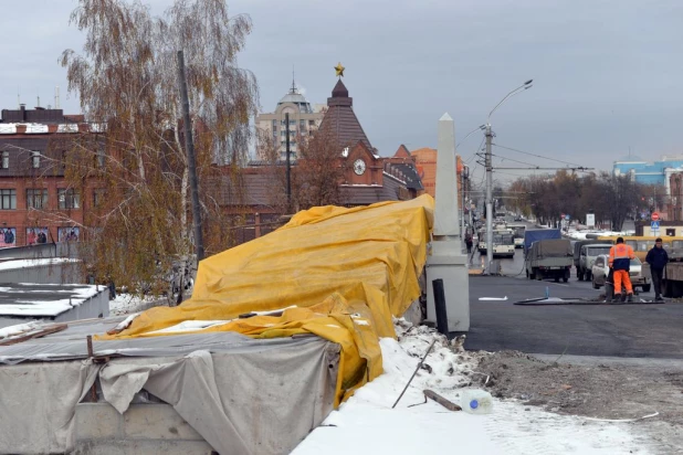 Реконструкция моста через Барнаулку на проспекте Ленина в Барнауле. 1 ноября 2016 года.