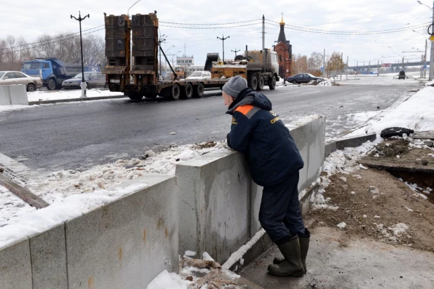 Реконструкция моста через Барнаулку на проспекте Ленина в Барнауле. 1 ноября 2016 года.