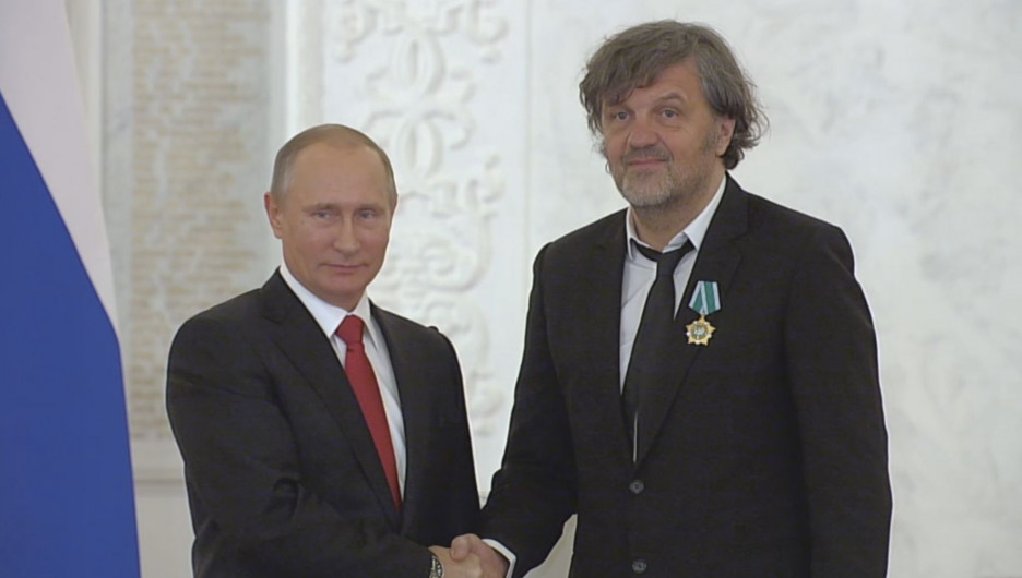 Владимир Путин наградил Эмира Кустурицу.