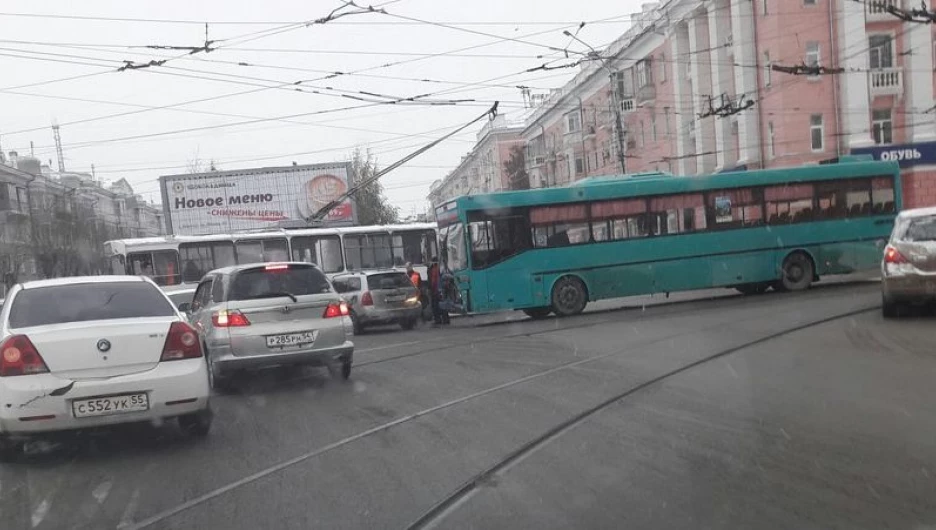 ДТП на площади Октября. 8 ноября 2016 года.