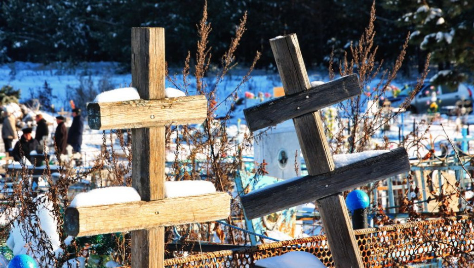 В Тверской области патологоанатомов задержали ночью на кладбище с выкопанным трупом