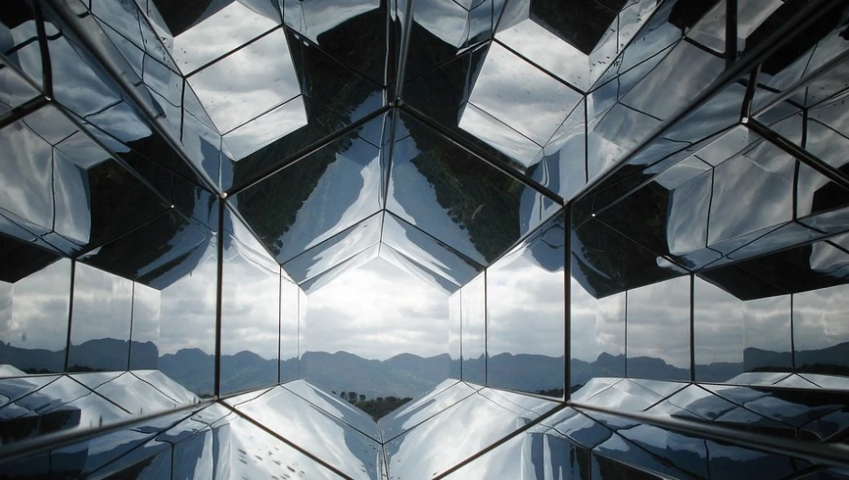 Зеркала. Стекло. Отражение.