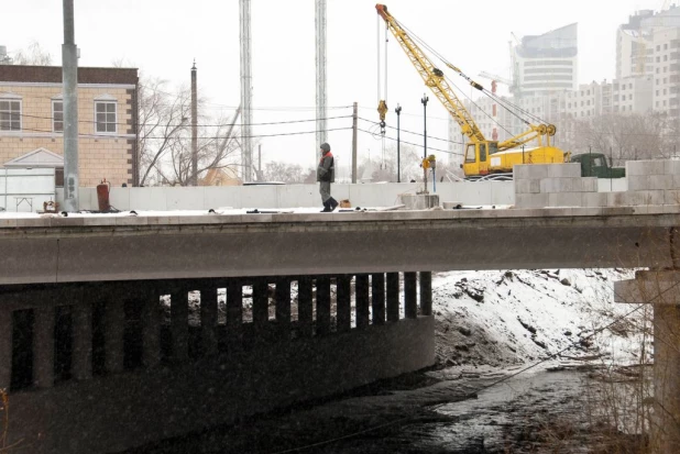 Реконструкция моста через Барнаулку на проспекте Ленина в Барнауле. 9 ноября 2016 года.