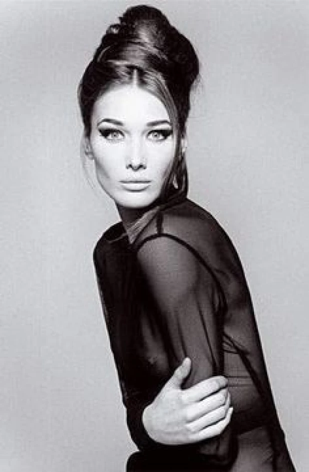 Carla bruni young — photo 3
