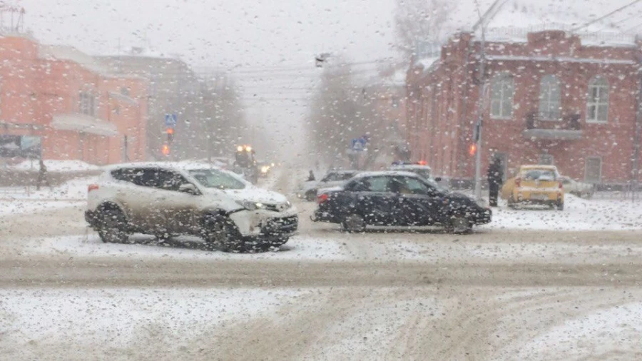 Метель, мокрый снег, ДТП.