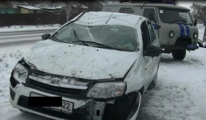 В Алейске внук угнал и разбил "Гранту" своего деда.