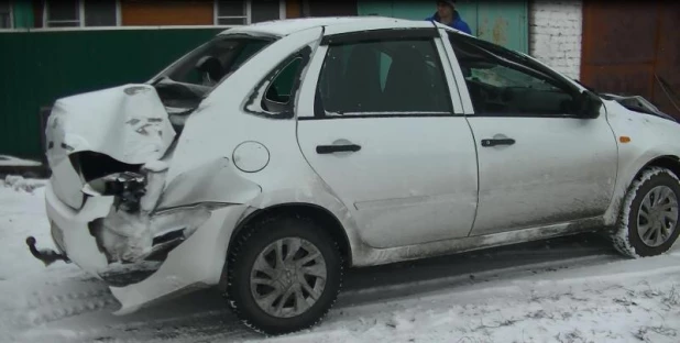 В Алейске внук угнал и разбил "Гранту" своего деда.