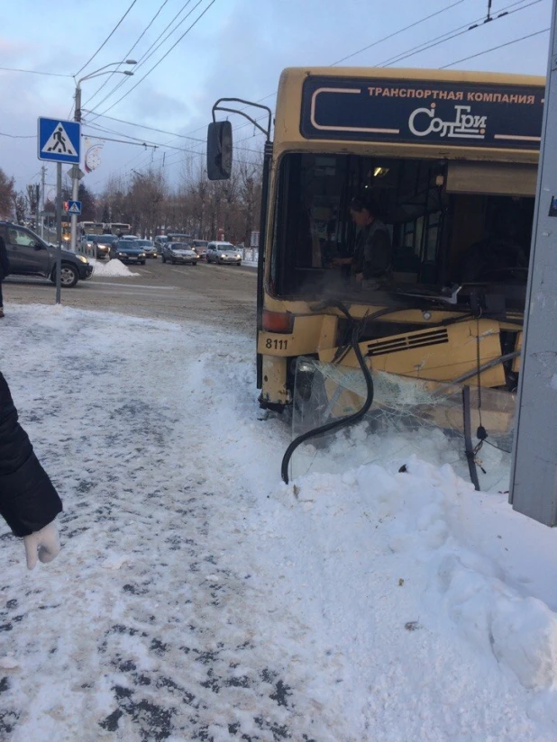 ДТП с участием автобуса в Барануле. 10 ноября 2016.