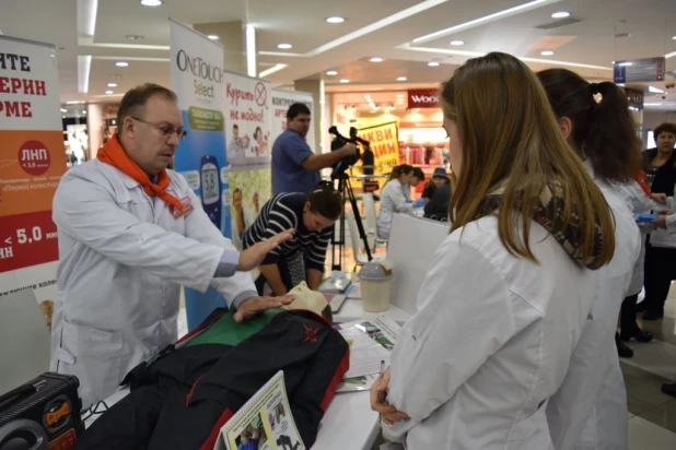 В день борьбы с диабетом в Барнауле провели масштабную акцию