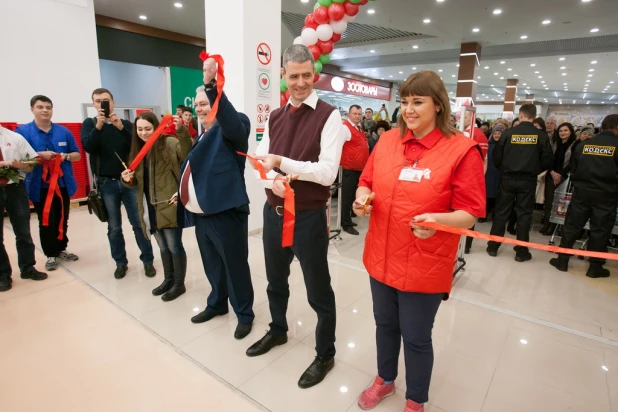 Второй барнаульский "Ашан" открылся в "Галактике".