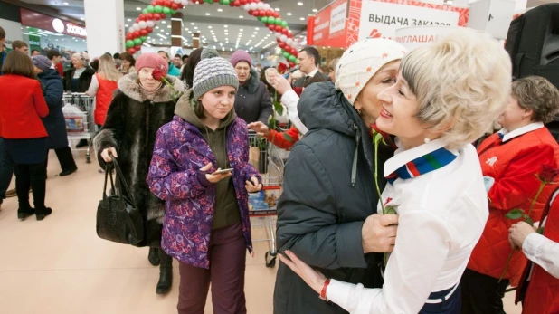 Второй барнаульский "Ашан" открылся в "Галактике".