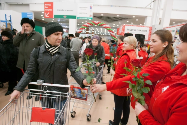 Второй барнаульский "Ашан" открылся в "Галактике".