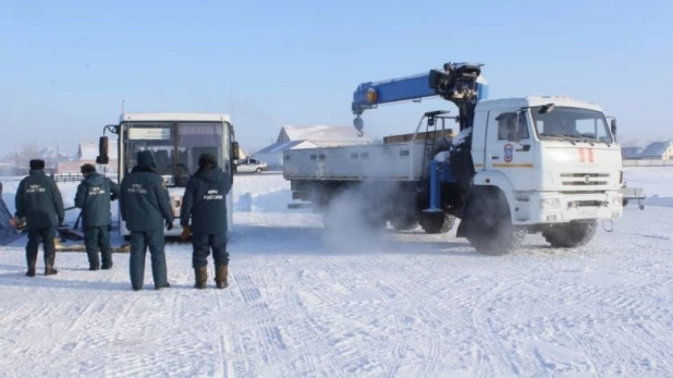 Учения МЧС по оказанию помощи на трассе в морозы.