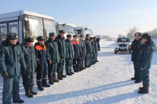 Учения МЧС по оказанию помощи на трассе в морозы.