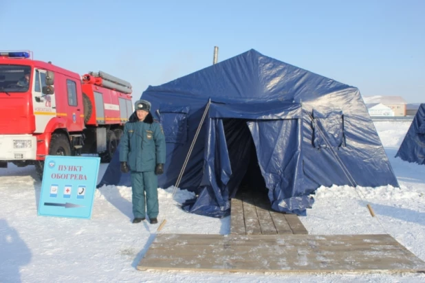 Учения МЧС по оказанию помощи на трассе в морозы.