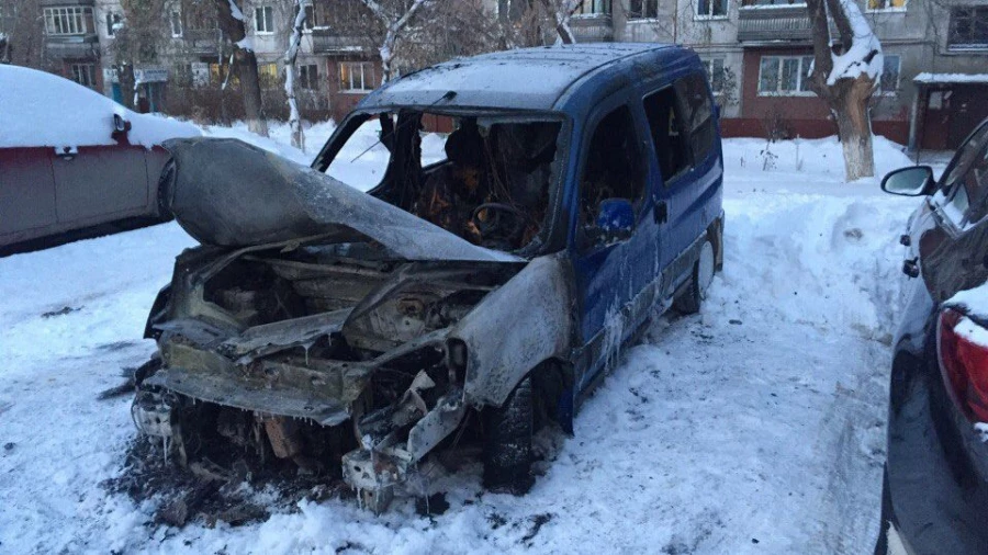 На ул. Молодежная сгорел автомобиль.