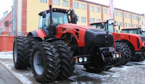 Алтайская делегация на Минском тракторном заводе.