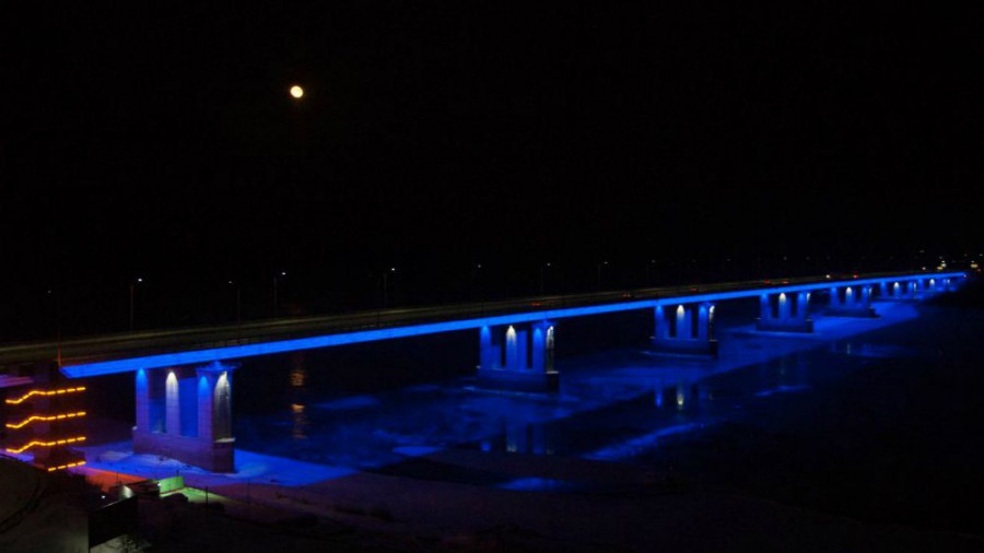 Подсветка на Новом мосту.
