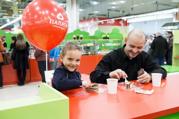 Торжественное открытие нового гипермаркета "Палата" в ТРЦ "Арена".