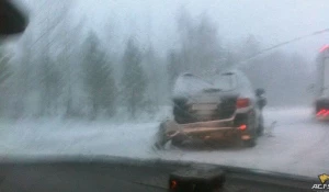 Под Барнаулом врезались грузовик и внедорожник