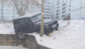 ДТП с участием "Гелендвагена" в Барнауле 24 ноября.