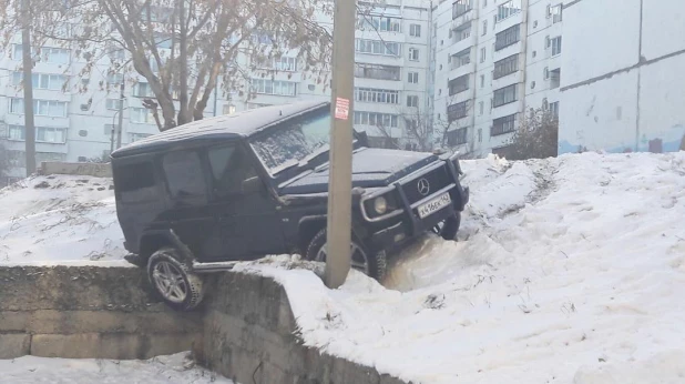 ДТП с участием "Гелендвагена" в Барнауле 24 ноября.