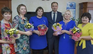 В "Алтайэнерго" поздравили многодетных мам.