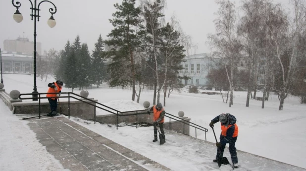 Уборка снега. Снегопад.