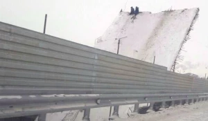 В Усть-Каменогорске рухнул коммунальных мост.