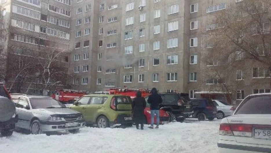 Пожар на улице Юрина в Барнауле.