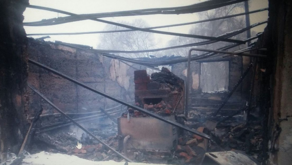 Последствия пожара в Мамонтовском районе.