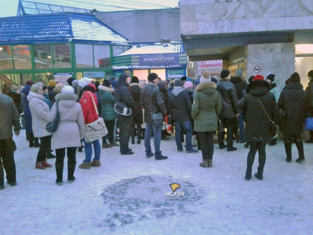 Станция "Площадь МАркса" в носоибирском метро была закрыта из-за смерти пассажира. 30 ноября 2016 года.