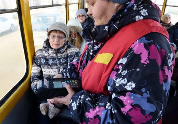 Электронные проездные в общественном транспорте Барнаула. 1 декабря 2016 года.