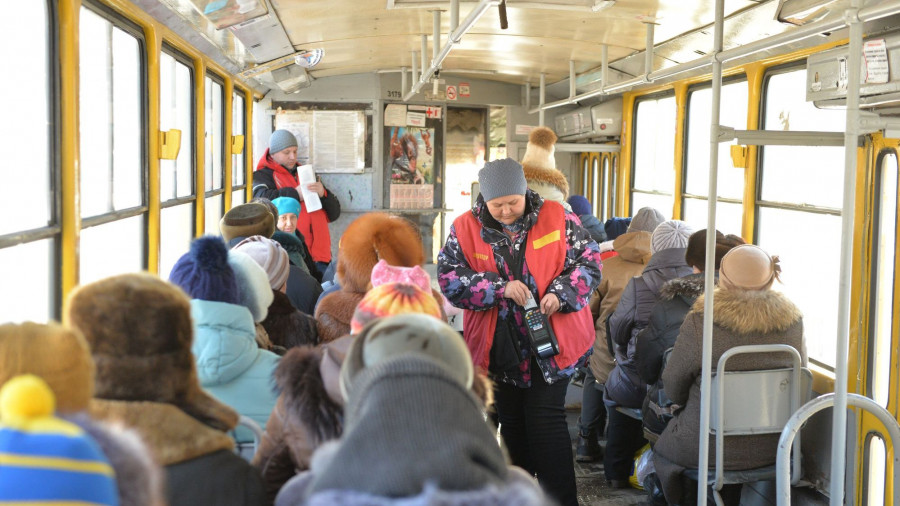 Электронные проездные в общественном транспорте Барнаула. 1 декабря 2016 года.