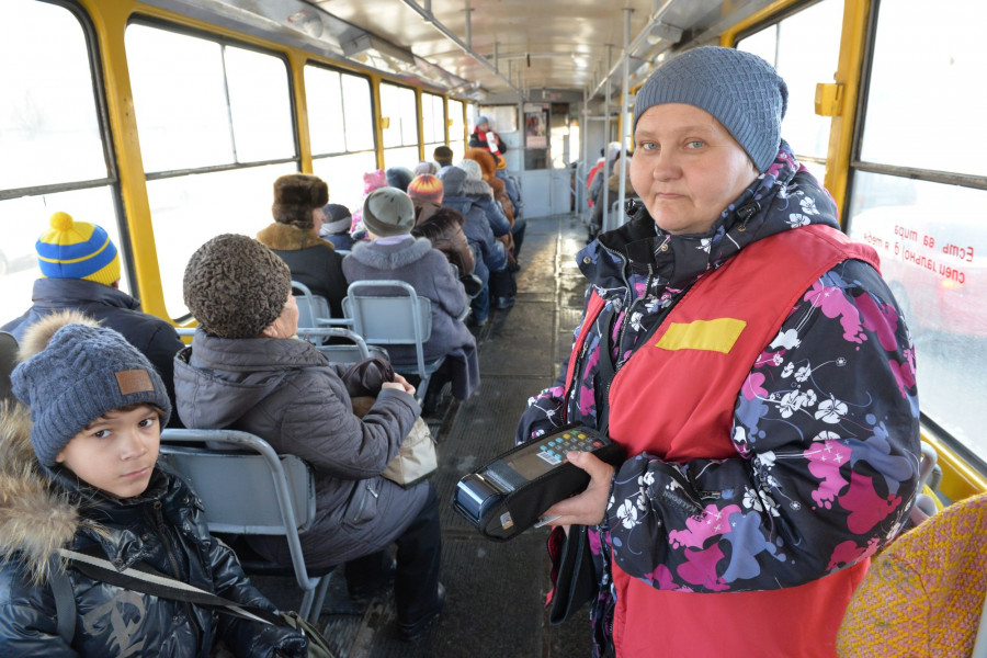 Электронные проездные в общественном транспорте Барнаула. 1 декабря 2016 года.