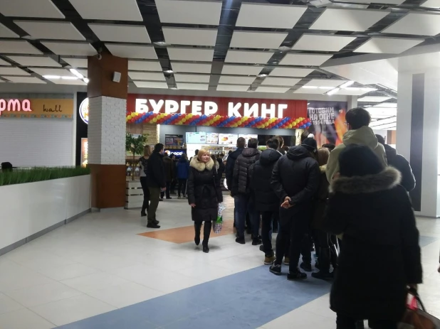 Открытие первого "Бургер Кинга" в Барнауле. 