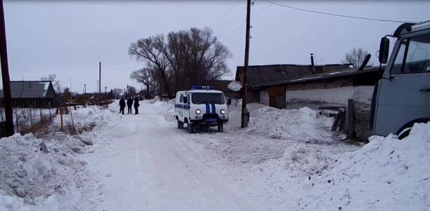 В Налобихе женщина влезла в чужой дом за косметикой и лаком для ногтей.