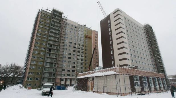 В Барнауле продолжают строить самое высокое общежитие. Декабрь 2016 года.