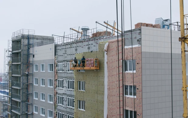 В Барнауле продолжают строить самое высокое общежитие. Декабрь 2016 года.