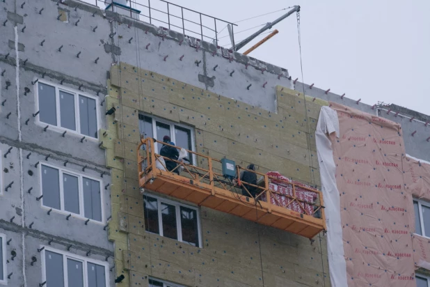 В Барнауле продолжают строить самое высокое общежитие. Декабрь 2016 года.