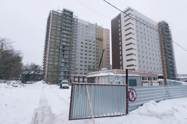 В Барнауле продолжают строить самое высокое общежитие. Декабрь 2016 года.