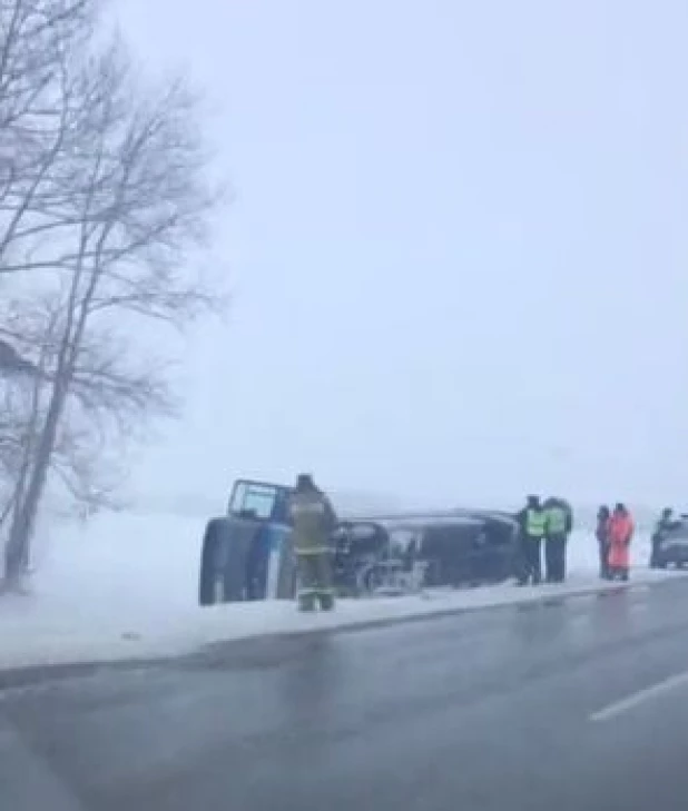 На М-52 рейсовый автобус попал в ДТП. 2 декабря 2016 года.