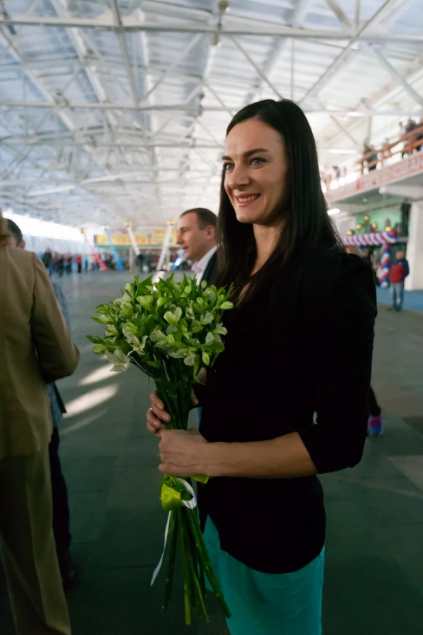 Соревнования под присмотром Исинбаевой и Шубенкова.