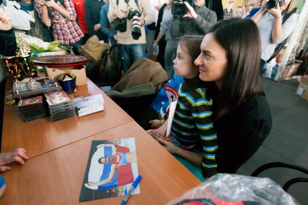 Соревнования под присмотром Исинбаевой и Шубенкова.