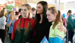 Соревнования под присмотром Исинбаевой и Шубенкова.