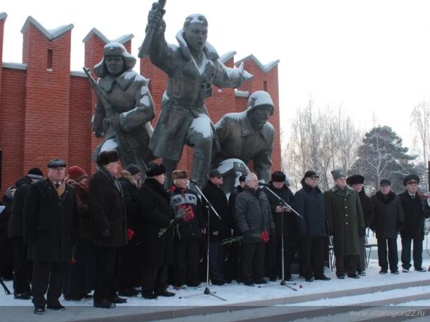 В Москве открыли Аллею памяти воинам Алтайского края. 2 декабря 2016 года.