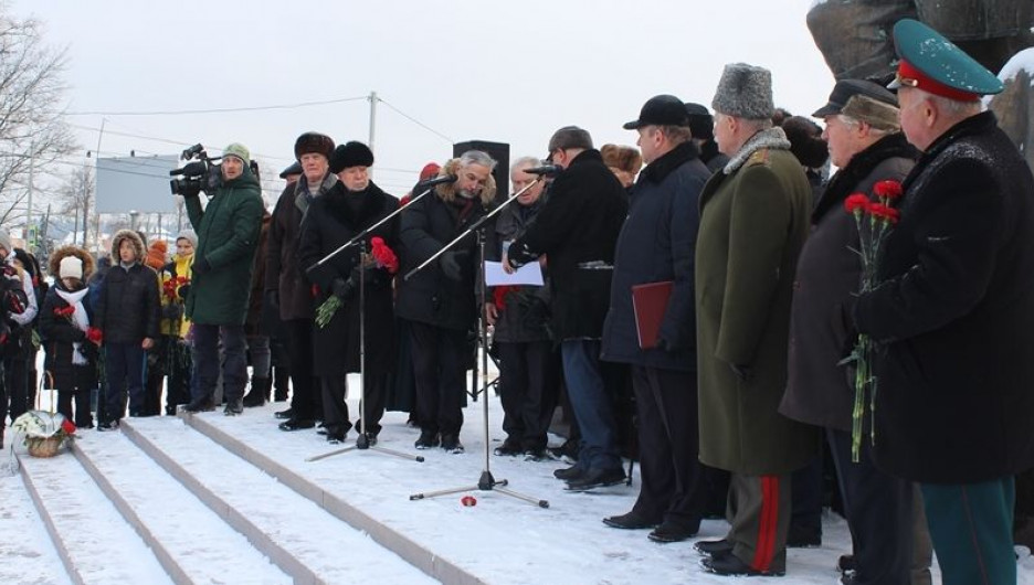 В Москве открыли Аллею памяти воинам Алтайского края. 2 декабря 2016 года.