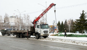 Монтаж новогодней елки на пл. Сахарова, 5 декабря 2016.