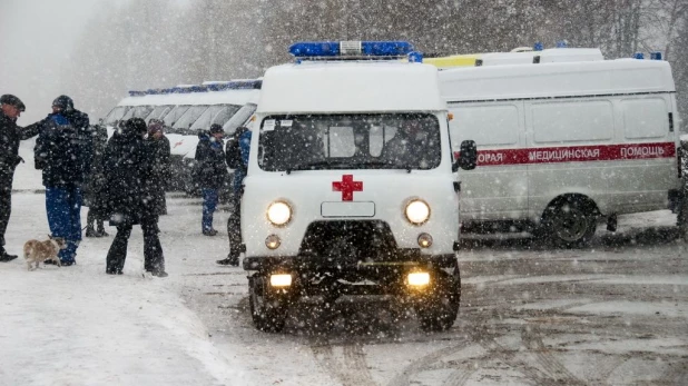 Алтайские врачи получили новые машины скорой помощи.